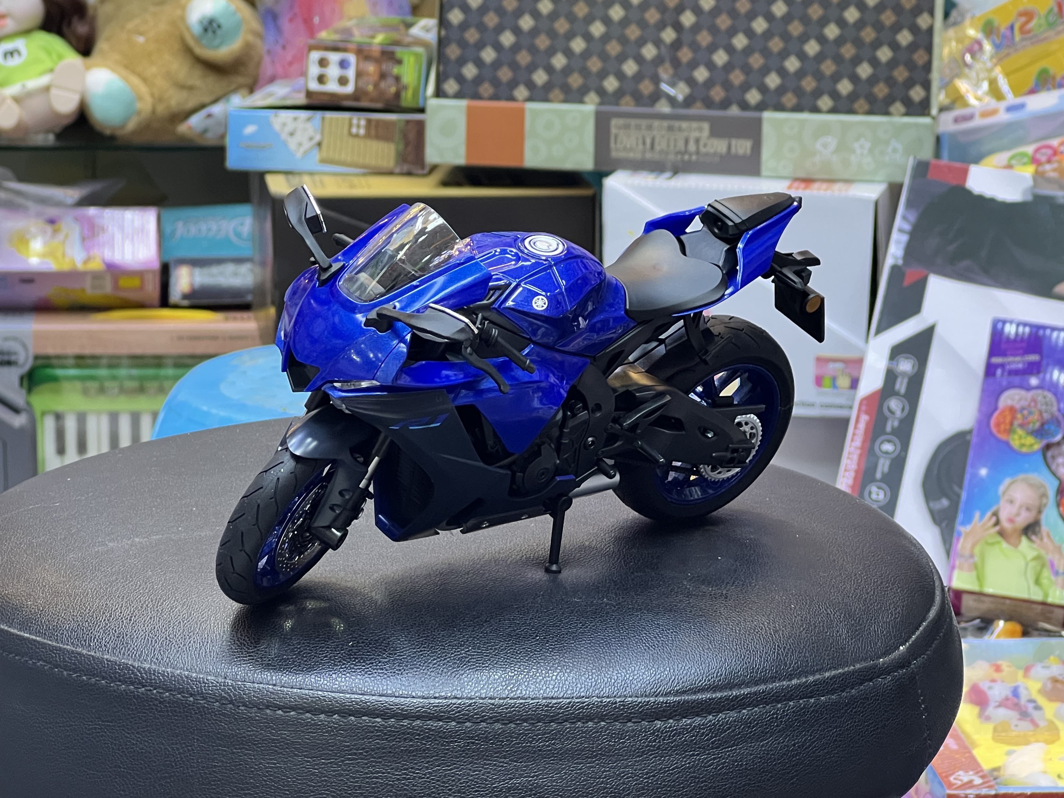 ماکت فلزی R1سایز بزرگ ۱:۹